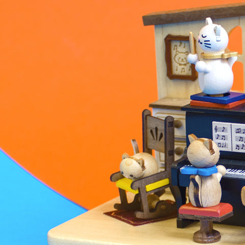 Wooderful Life - Cat Play Piano Swaying Music Box
