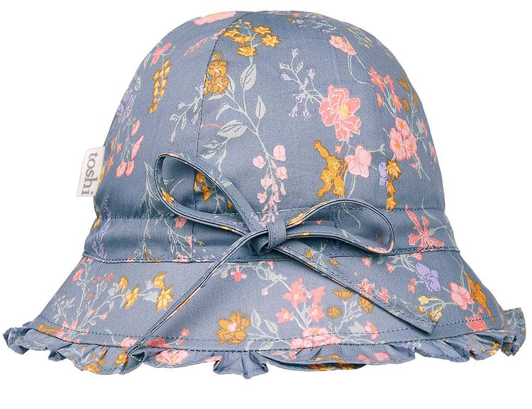 Toshi Bell hat Isabelle Moonlight