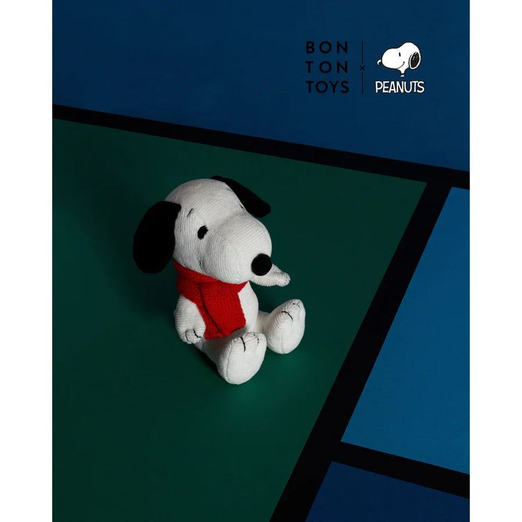 Snoopy Sitting With Scarf - 17 cm - 7"
