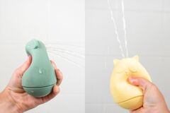 SILICONE BATH BOAT AND ANIMAL SQUIRTER