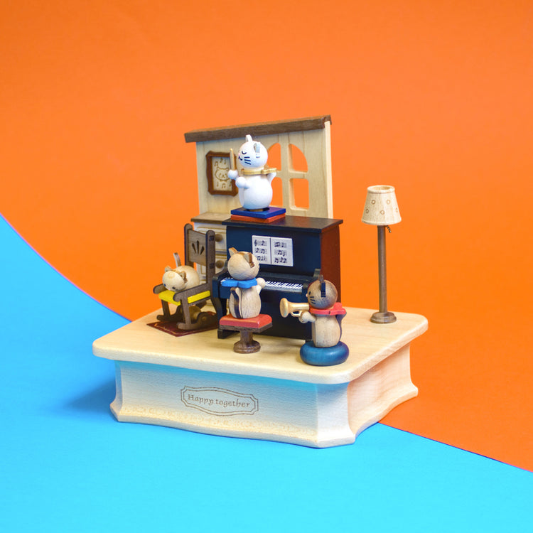 Wooderful Life - Cat Play Piano Swaying Music Box