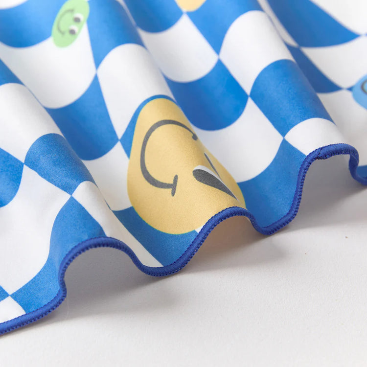 Lesimo Sand Free Kids Hooded Towel - Smiley Face with free wet bag